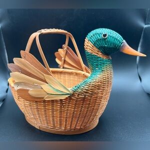 Vtg Duck Shaped woven basket/planter